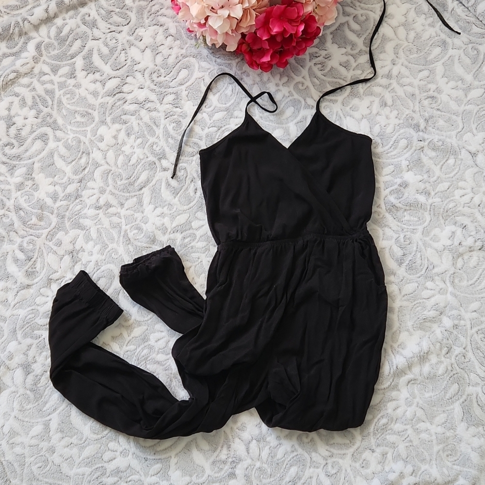Lulus strappy jumpsuit with pockets, size small